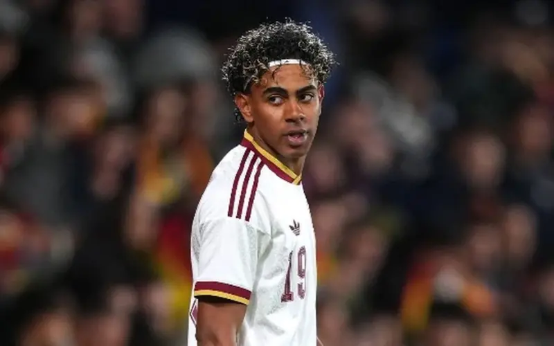 يامال يمتنع عن تحية الجماهير بعد هتافات عنصرية ضد المسلمين في ودية مصر وإسبانيا